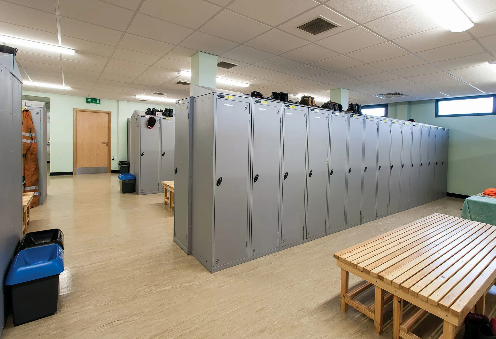 Locker-rooms-sports-changing-rooms18.webp